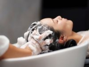 Q. 「美容院のシャンプーは脳卒中リスクがあり危険」って本当？【カイロプラクティック理学士が回答】