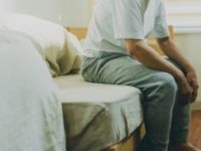 「ゾッとしております」公務員の59歳男性、年収600万円。年金暮らしの親と「実家暮らし」をする苦労とは？