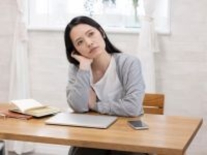 「誰かと一緒に生活することにストレスを感じる」42歳女性、年収200万円。Uターンし実家で夢を追うリアル