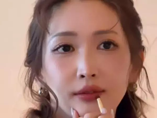 「益々美しくなってる」紗栄子、ヴィトンのリップを塗る美人な姿に反響！ 「なんて可愛くて美しいの」