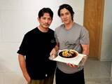 「「いい男同士だ…」岡田准一、「良い男」とのツーショット公開！ 「関係が素敵すぎます」」の画像1