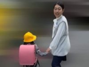 「毎日よく頑張ってますね」横澤夏子、長女の小学校入学式に出席！ 「写真がらしすぎて笑いました〜」