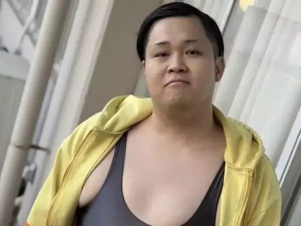 「まじで何事？理解できない」YouTuber、韓国系アイドルコーデに挑戦「食い込みすぎて痛そう」「がちえぐい」