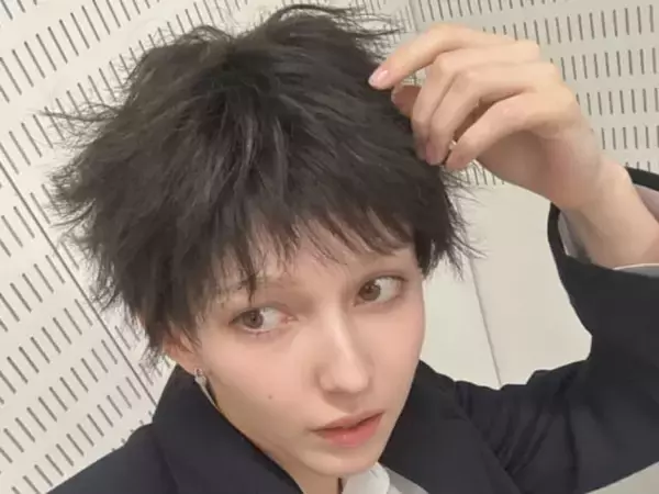 「美少年男装の才能がすごいよ…」FRUITS ZIPPERメンバー、男装ショットに反響！ 「もんたすぎる」