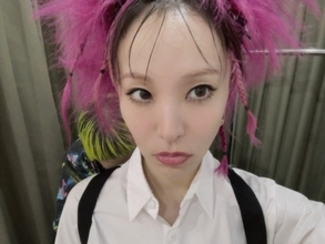 「何があったんですか？」LiSA、自撮りショット投稿も意味深文に困惑の声。「キッズウォーかな笑」