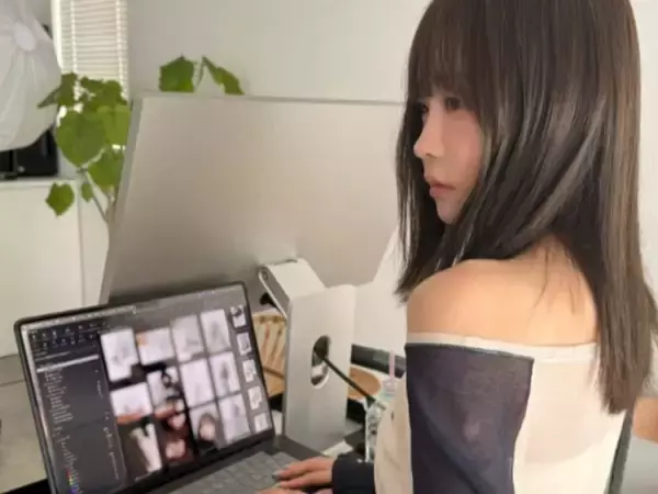 「職場にいたらかわいすぎて仕事にならない」FRUITS ZIPPER・櫻井優衣、肩出し“おしごと”姿に「メロすぎる」反響