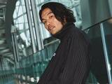 「「痩せた甲斐がありましたね！」人気芸人、モデルショットに「え、イケメン」「色っぽすぎるかも」の声」の画像1