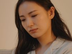 「外では平気なのに、一人になると落ち込んで涙が出ます」うつ病の可能性は？【精神科医が回答】