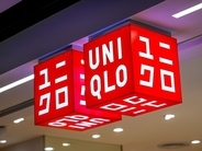 【ユニクロ】期間限定で1000円OFF！「バレルレッグジーンズ」でつくる40代の秋コーデ3選