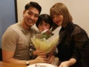 「39歳にとても見えない！」島袋聖南、夫・石倉ノア＆長男との誕生日ショット公開「ずーーーーっとお綺麗」