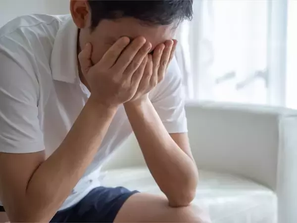 飲み会後の“脳内反省会”に苦しむ人へ。直木賞作家が語る「恥ずかしい過去」の正体