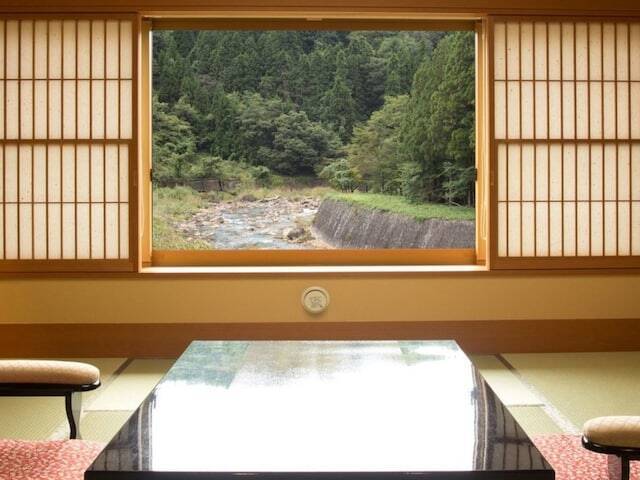 【福島県で泊まってよかった】24時間温泉三昧。窓から眺める四季折々の自然が魅力な「土湯温泉 はるみや旅館」