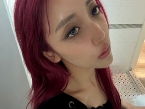 「入国審査で本人って信じてもらえなかった」女性歌手、激変比較ショットを公開！ 「変わりすぎ」