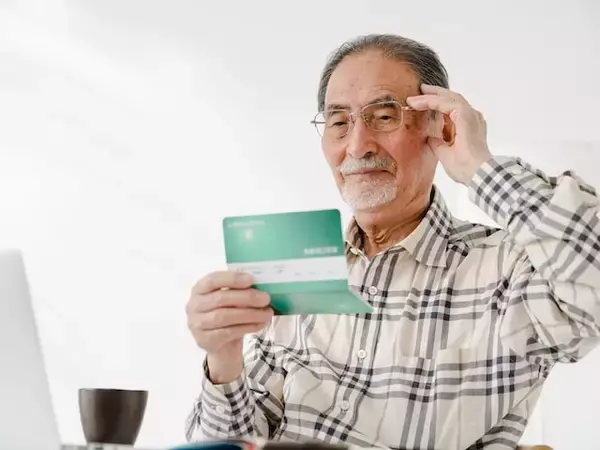 楽天銀行と地銀の定期預金に計1000万円「リスク資産はすぐ現金化できない」69歳男性の配分