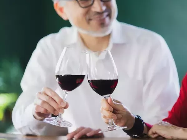 金融資産1億円・77歳男性「昼からお酒をたしなみ、金魚の世話をして過ごす最高の年金生活」