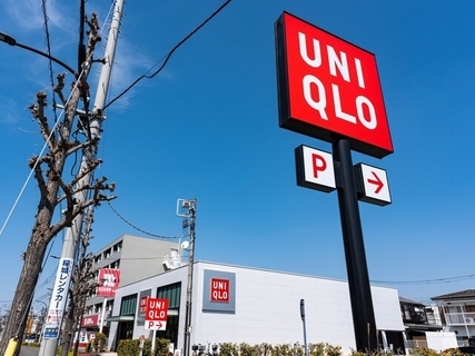 「ちょっとー！ これ売ってたの」ユニクロのサテンブラウスに再販希望殺到。品切れ続出の人気ぶり