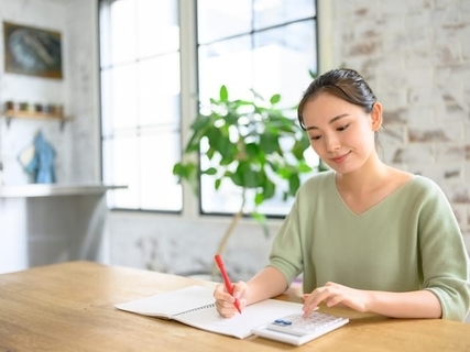 年金を月12万円もらえる人は、現役時代にどのぐらいの収入がある人ですか？【2026年度】