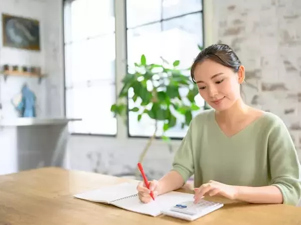 年金を月12万円もらえる人は、現役時代にどのぐらいの収入がある人ですか？【2026年度】
