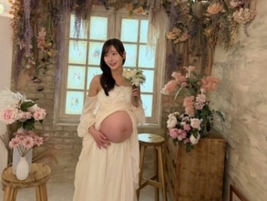 「予定日まであと2週間」元SKE48メンバー、ぽっこりおなか丸見えのマタニティフォト公開！ 「ドキドキ」