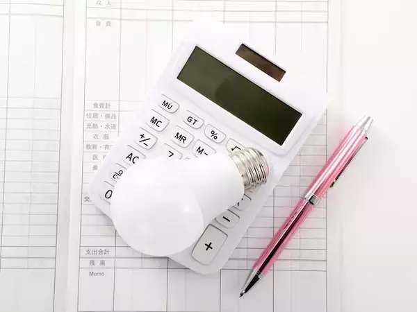 昭和40年4月生まれの女性。働いていて収入がありますが、特別支給の老齢厚生年金はいつからもらえる？