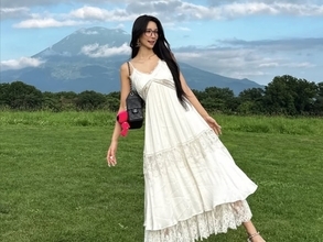 「トラクターと一緒に写っても、絵になる」人気キャバ嬢・ゆいぴす、北海道を満喫する姿に「マジ天使です」