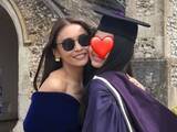 「「素敵なママ」美人モデル、次女が海外の高校を卒業！ 親子ショットに「あんなに小さかったのに早いなぁ」」の画像1