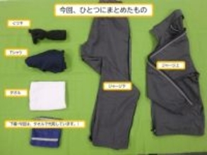 「天才かな…」警視庁が紹介した“ズボンのたたみ方”が話題に！ 避難所やレジャーでも使える便利テク