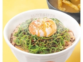 松屋「ネギたっぷり旨辛ネギたま牛めし」が今だけ割引価格に！ とろりとした半熟たまごとソースがたまらない逸品