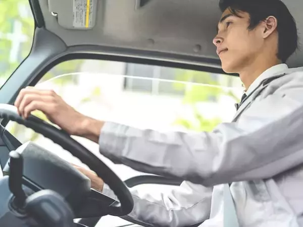 ドライバーとして働いています。65歳前に年金を繰り上げても、失業給付は受け取れますか？