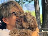 「「大好きだよ！」木村拓哉、愛犬の8歳誕生日を祝う！ 深い愛情伝わる密着ツーショット公開「おめでとう」」の画像1