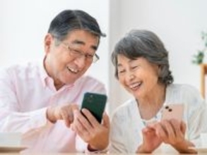 【千代田区】高齢者のスマホ購入を全面支援！ 最大3万円助成。対象条件と申請方法まとめ