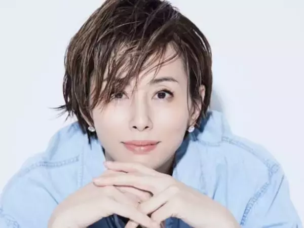 活動再開の米倉涼子、個人事務所6周年を報告。最新ショット公開「撃ち抜かれる美しさ」「綺麗すぎる」