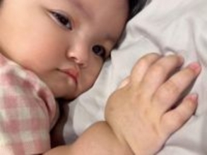 「これ以上言葉がない」川崎希のモデル夫、“ムチムチ”赤ちゃんの姿を公開「口元可愛い」「Maxに可愛い」