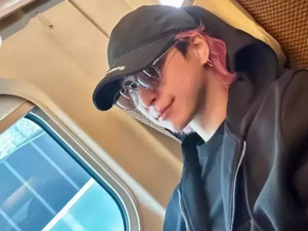 「彼女目線すぎて」佐久間大介、日帰り仙台旅ショット披露「素の笑顔すぎてぶっ刺さった」「爆イケ」