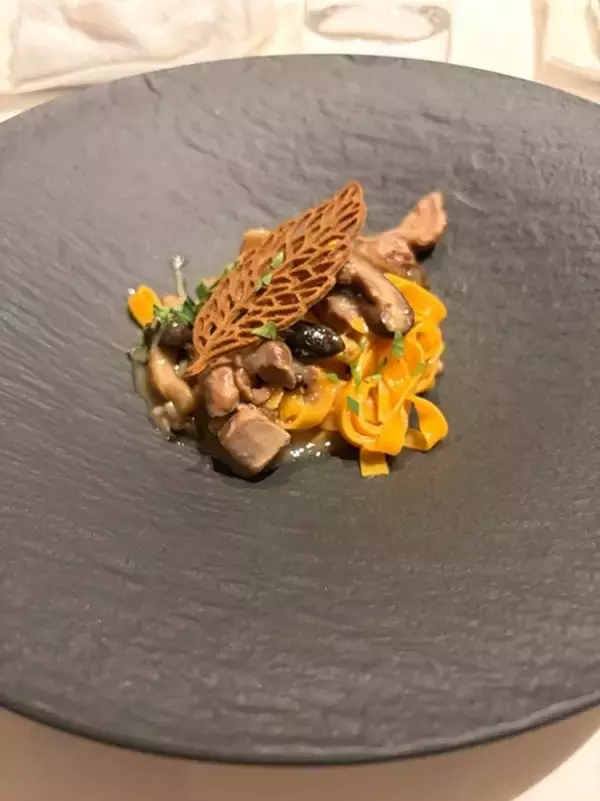 藤あや子、孫と高層階でディナーを堪能「美しくて感動しました」