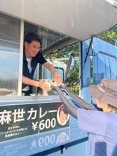 川崎麻世、人生初のキッチンカーで170杯売れた品「すごい」「食べてみたい」の声