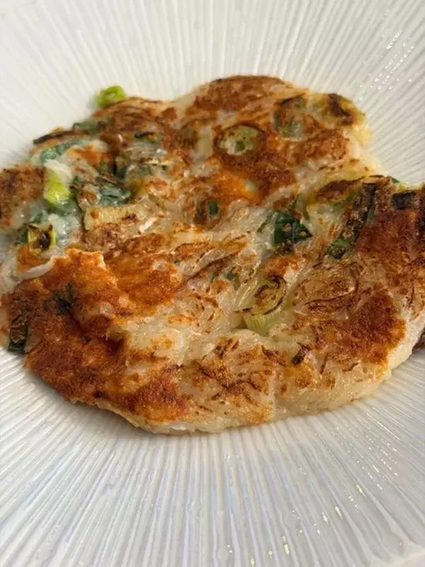 川崎麻世、妻と料理を楽しむ様子を報告「夫婦で共同作業の料理も楽しく美味しい」