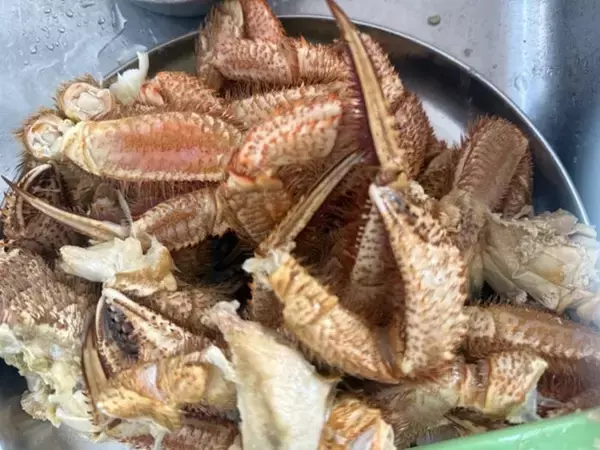 北斗晶、毛ガニを丸ごと使った贅沢な雑炊を公開「蟹から出たスープで十分美味しくなります」