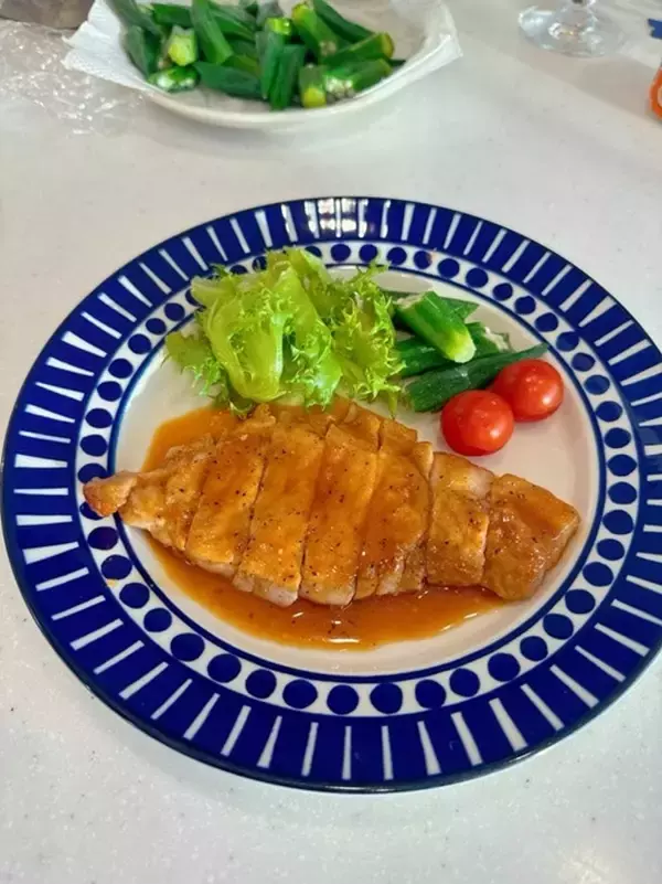 小倉優子、10分で完成の夕食を公開「今夜は、ポークソテー」