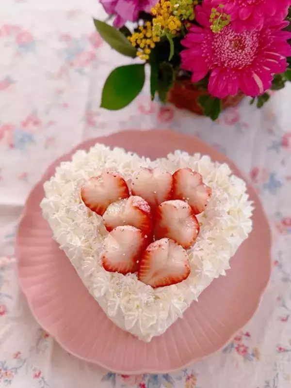 細川直美、夫・葛山信吾に作ったバレンタインスイーツ「毎年恒例のチョコレートケーキ」