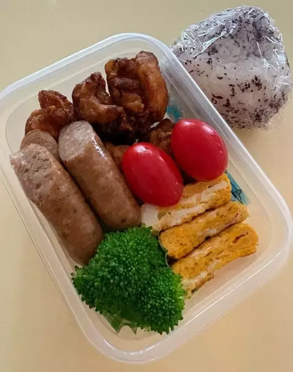 上原さくら、夫の弁当作りでの時短術を公開「ハンディファン2台でブイーーーーーンと」