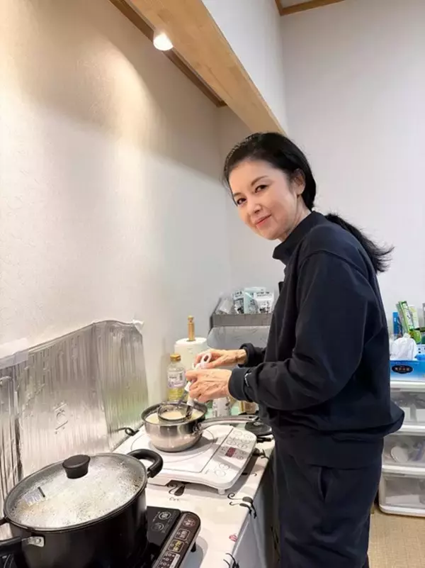藤あや子、公演後に楽屋で作った料理を公開「バランス良い食事は公演中に必須なのです」