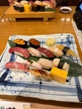 花田虎上、妻との昼食で寿司16貫を堪能「昨日から食べようと決めていた」