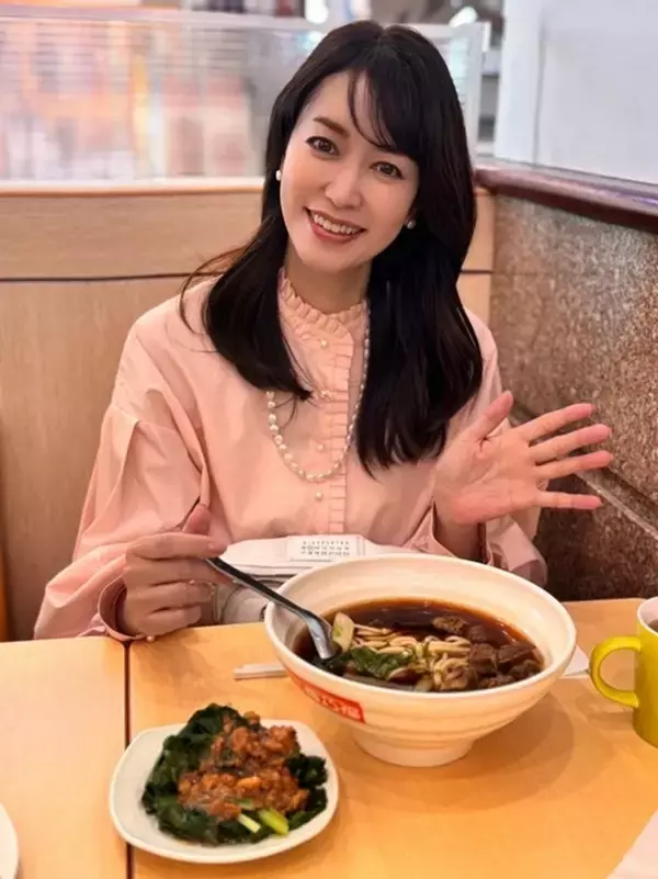 細川直美、台湾のスタバで購入したグッズを公開「台湾限定のドリンクホルダー」