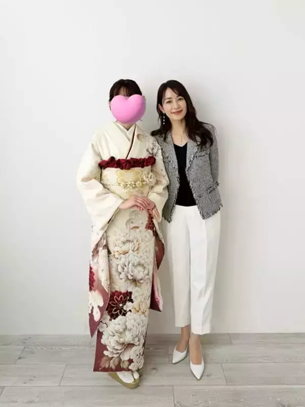 細川直美、次女の成人式前撮りを報告「私が成人式で着た振袖と自分で選んだ振袖の2着」
