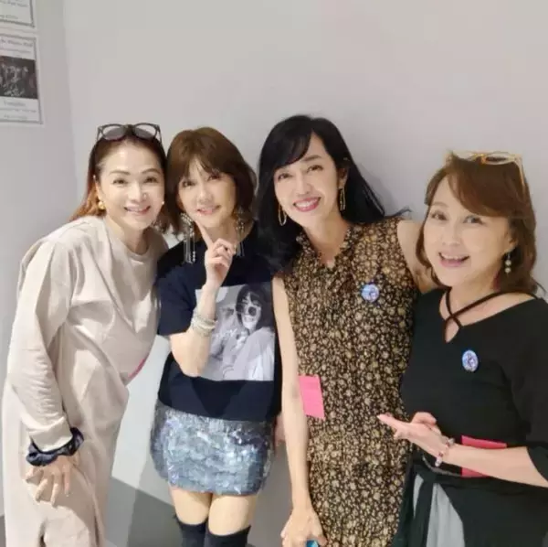 早見優、松本伊代のコンサートで集まった“同期仲間”「ペンライトを片手 
