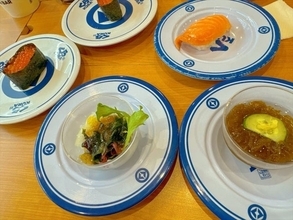 小倉優子、息子3人と平日夜に『くら寿司』へ「お腹いっぱい食べました！」