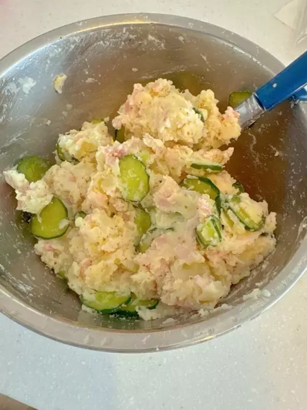 小倉優子、息子たちが好きな調味料を使用した夕食を公開「とにかく大好きです」