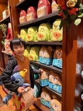 川崎希、念願のアウラニ・ディズニーで限定グッズを衝動買い「円安で換算するのが恐ろしい」