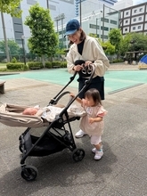 山本圭壱、妻・西野未姫と子ども達との散歩を報告「ご自分で力でベビーカーを押したいにこりさん」